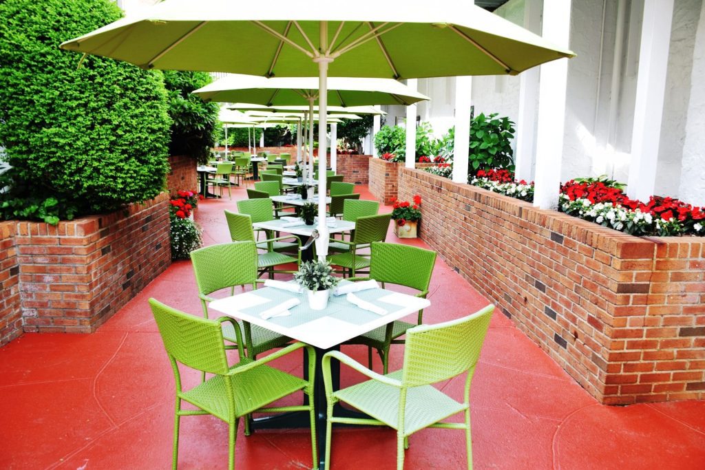 Claudes Hamptons dining