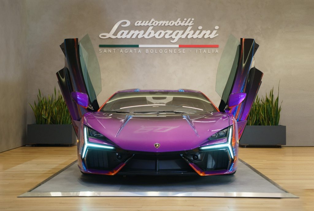 Lamborghini Lounge Revuelto Opera Unica