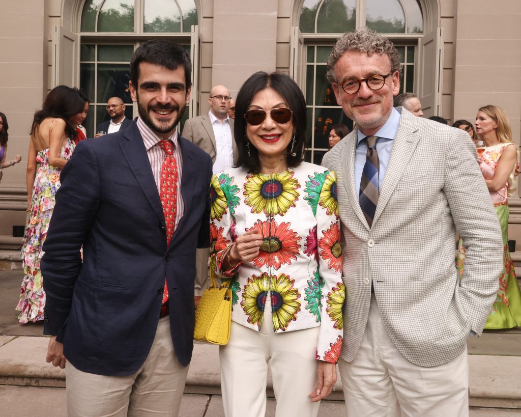 Associate Curator Giulio Dalvit, Janie Woo Scher, and Anna-Maria and Stephen Kellen DirectorAxel Rüger; photo: Matteo Prandoni/BFA.com Frick Collection Spring Party