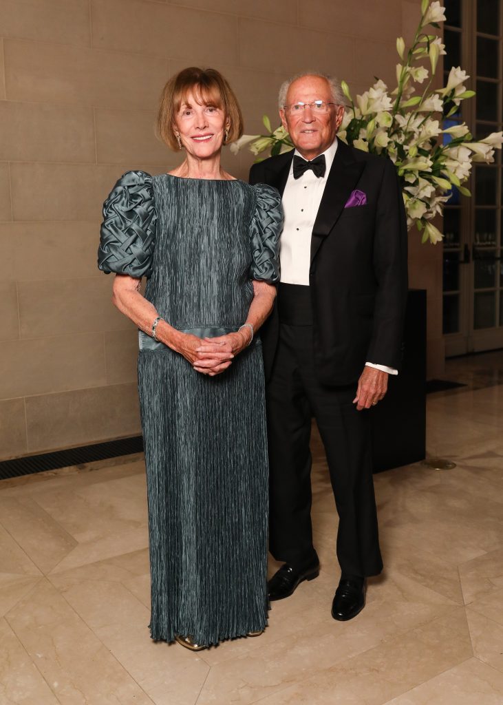 Gala Vice-Chairs Barbara and Jay Reibel Gala Co-Chair Betty Eveillard, Gala Honoree Annabelle Selldorf, and Anna-Maria and Stephen Kellen Director Axel Rüger